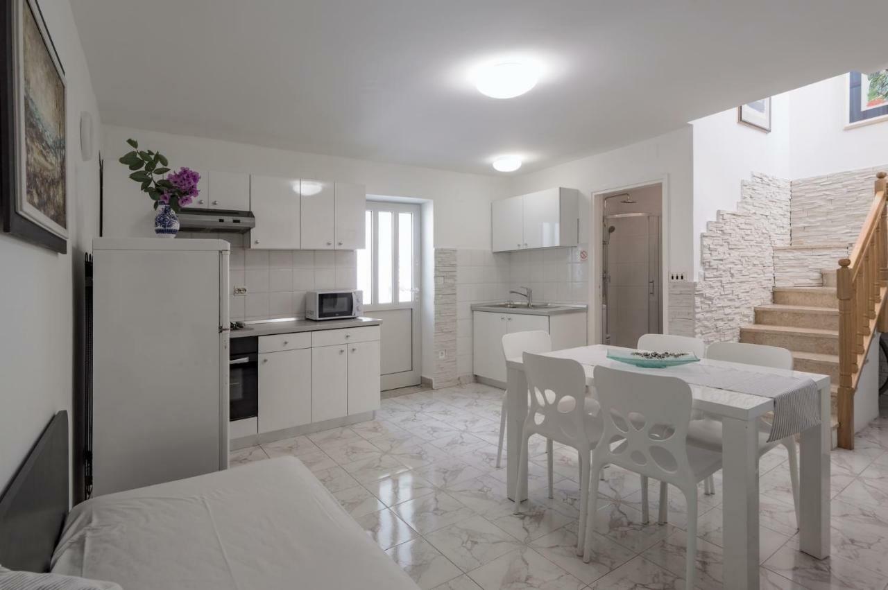 Apartments Rafaj Pula Bagian luar foto